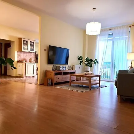 Apartment In The Heart Of The *